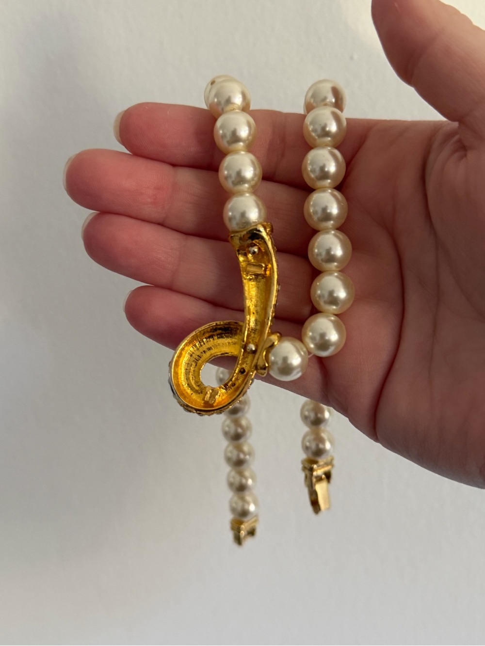 Pearl Necklace with Rhinestone Loop - Picture 7 of 9